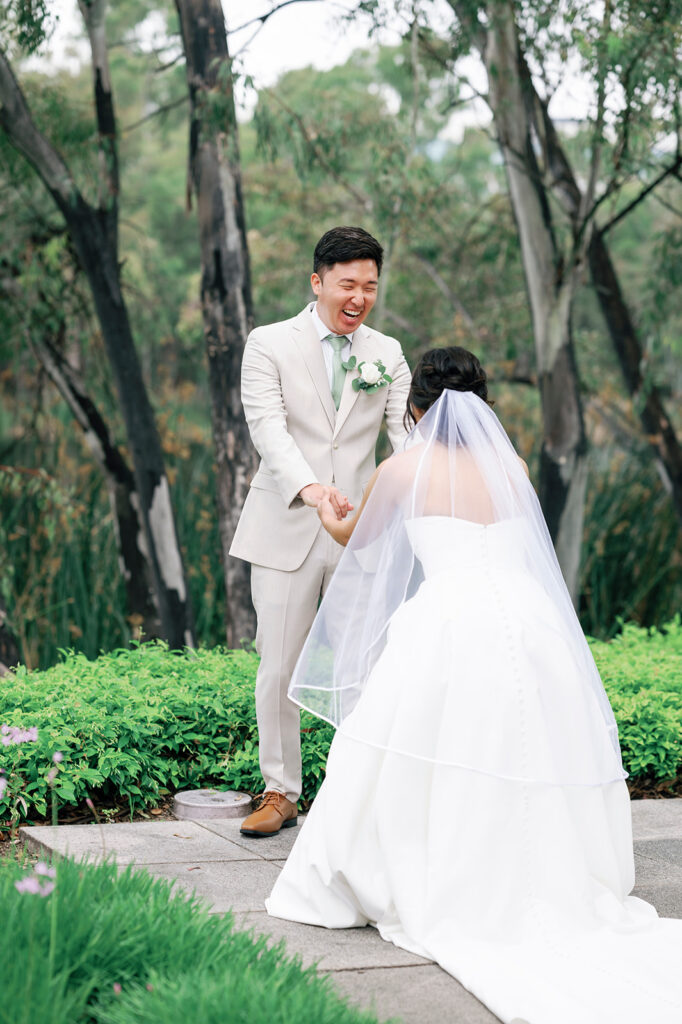 groom seeing his bride first looks