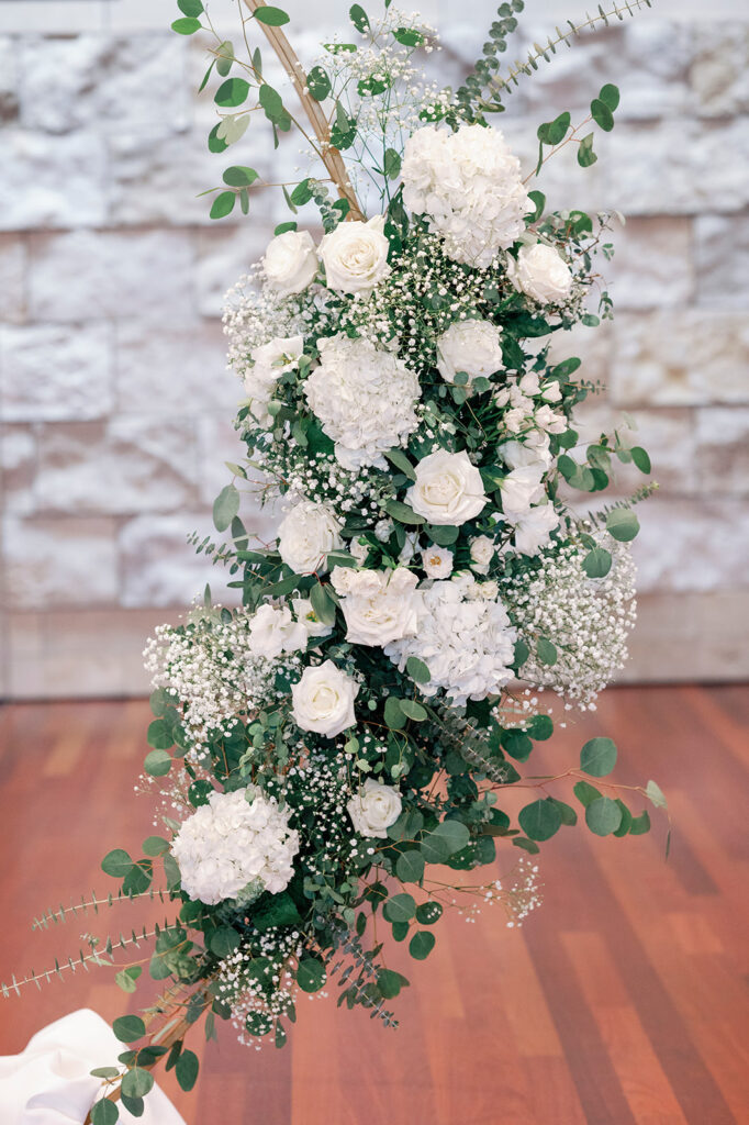 floral details at crossline wedding