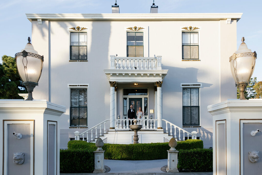 outdoor wedding portraits at jefferson street mansion wedding