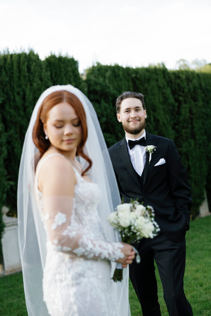 outdoor wedding portraits at jefferson street mansion wedding